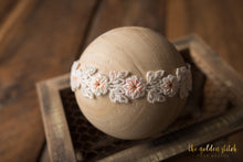 Load image into Gallery viewer, Peach &amp; Cream Blooms
